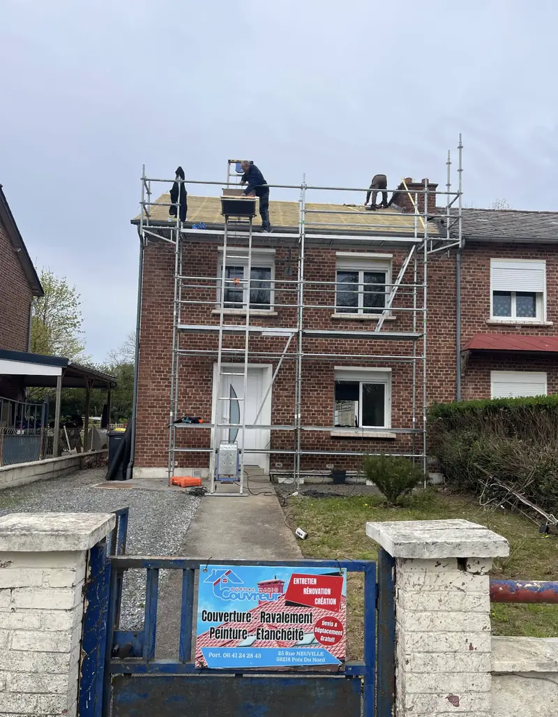 Équipe Duedal Mario sur chantier de rénovation de toiture